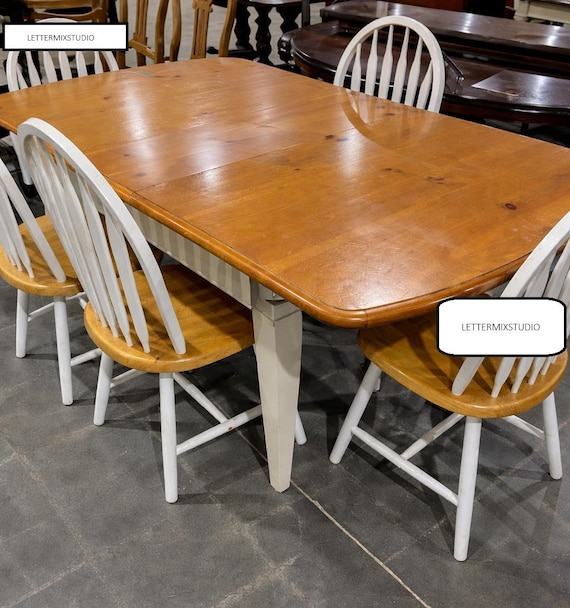 Universal Furniture Oak Dining Set with 5 Chairs, Vintage Farmhouse Style