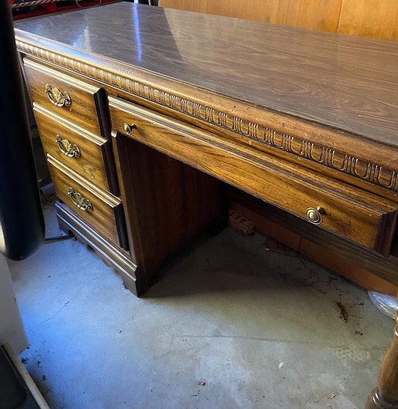 Vintage Desk,  1950s American Drew 4 drawer Solid wood, Buyer arranges shipping