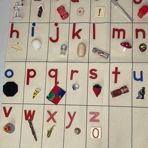 Grand tapis en toile alphabet (21 x 61 cm) avec 26 grands objets, lettres en bois, boîte, sac, leçon - Montessori