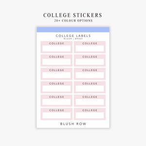 以下が含まれることがあります： シンプルなフォントで「COLLEGE」の文字が印刷された、ピンク色の大学ラベルのシート。ラベルは行と列に配置されています。「COLLEGE STICKERS」と「20+ COLOUR OPTIONS」の文字が上部にあります。「COLLEGE LABELS BLUSH | BR503」と「BLUSH ROW」の文字も表示されています。