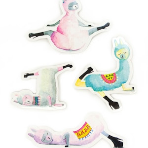 Può includere: Quattro adesivi di lama ad acquerello con diverse pose di yoga. I lama indossano abiti colorati a motivi e hanno pellicce di diversi colori. Gli adesivi sono perfetti per aggiungere un tocco di fantasia al tuo planner, al tuo laptop o alla tua borraccia.
