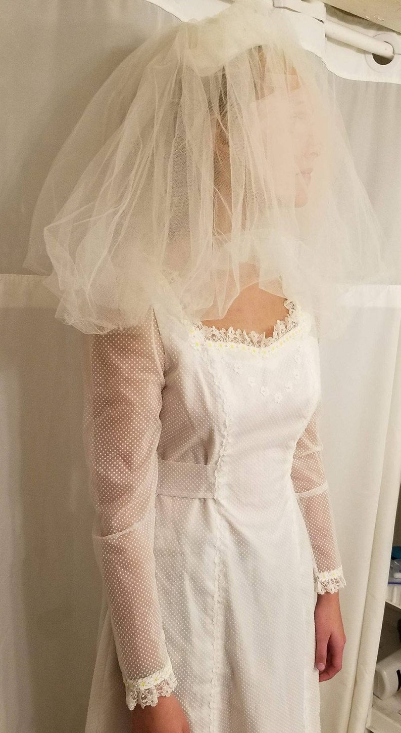 daisy lace wedding dress