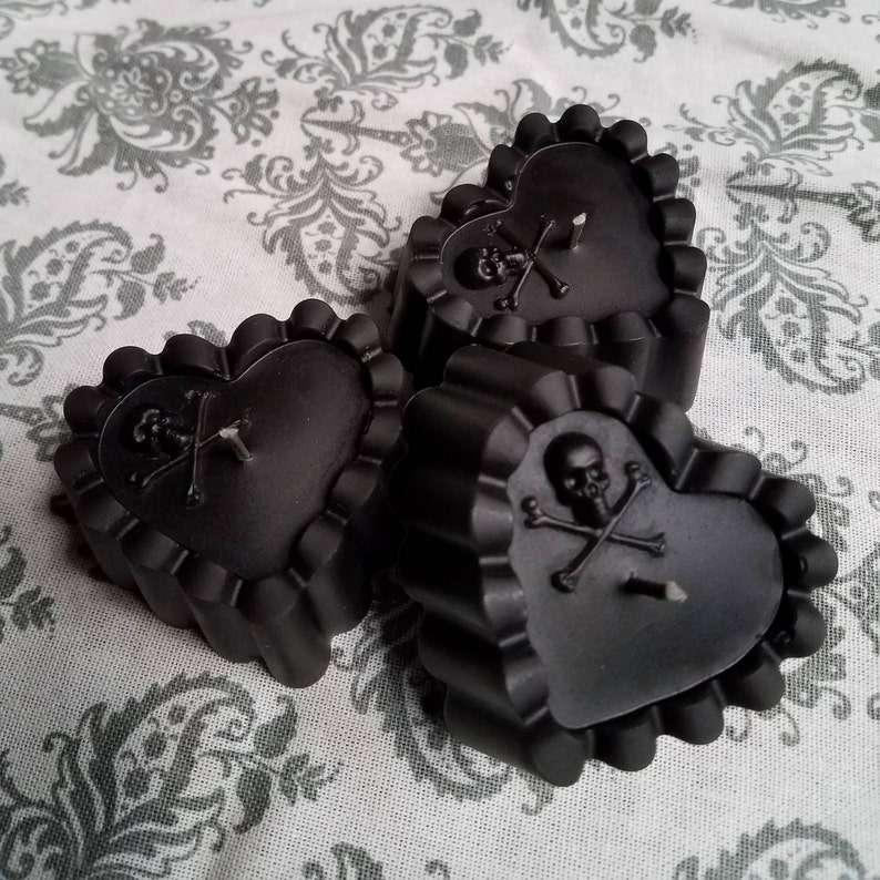 Black Beeswax Heart Candles Memento Mori Skull & Crossbones PACK OF 3 image 1