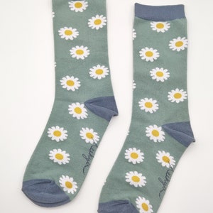 Daisy socks - cute socks, comfy clothing, kawaii socks, plant nature aesthetic