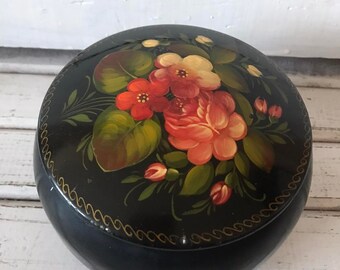 Vintage bloemengeschilderde metalen sieradendoos