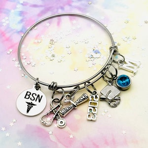 BSN Abschluss Geschenk Bettelarmband, Krankenschwester Absolvent Geschenk, personalisierter Schmuck für Graduierung neue Krankenschwester, Geschenk für sie, benutzerdefinierter Schmuck