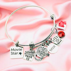 Gepersonaliseerde actrice bedelarmband: initiaal en geboortesteen, theatercadeau