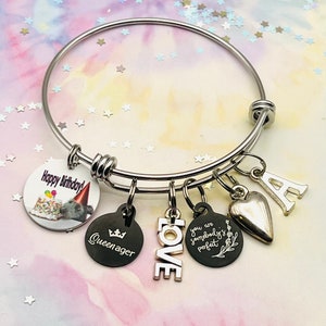 Geschenk für Teenager-Mädchen, Teenager-Mädchen Geschenk, handgemachter Schmuck, Initial Armband, handgemachtes Geschenk für sie, Geburtstagskuchen Charme, zierliches Herz Armband