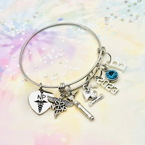 Krankenschwester-Praktiker-Abschluss-Armband: Personalisiertes PN-Geschenk, Schmuck aus Geburtsstein