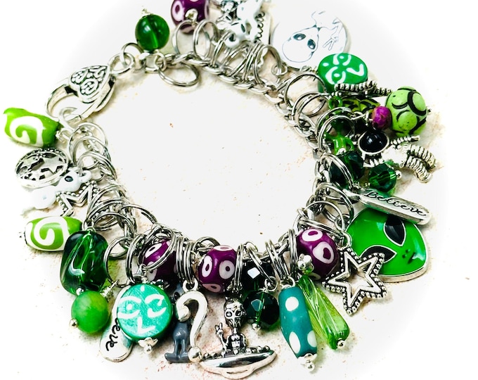 Alien Charm Bracelet, Personalized Jewelry, Hand Beaded Bracelet, Gift for Her, UFO Bracelet, Area 51, Unique Womens Gift Idea, Spaceship