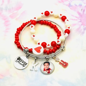Elvis Presley Charm Armband Set: Handgefertigter Armreif aus Edelstahl, personalisierte Initiale