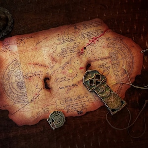 The Goonies - "Prop Set" - kaart, Doubloon en koperbotten, Oregon Film Museum! Gemaakt door dezelfde Prop Artist!!!