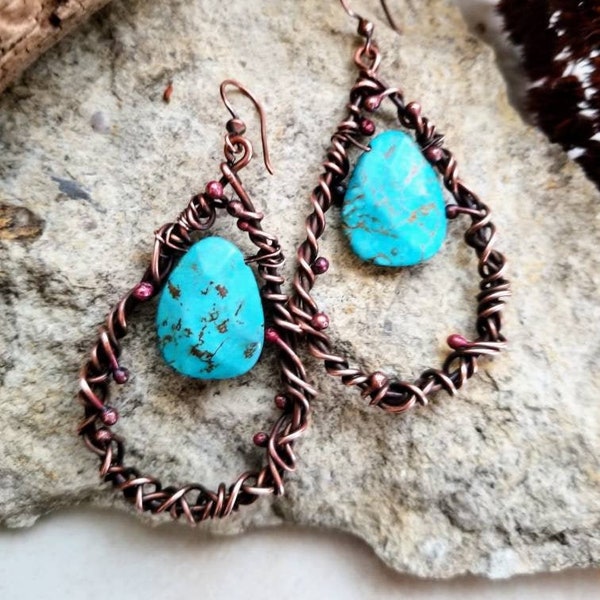 Turquoise Fluid Wrap Teardrop Boucles d’oreilles, Grandes boucles d’oreilles Chaos Wire Drop, Boucles d’oreilles blue Magnesite Dangle -ATLE0001