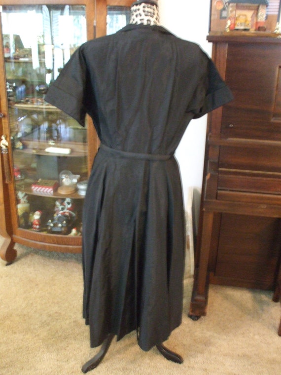 Late 40's/early 50's black taffeta w/ white cotto… - image 2