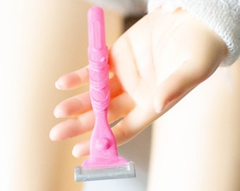 1/4 miniature pink razor 2 pc, miniature razor, dollhouse bathroom, doll accessories