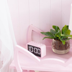 1:4 and 1/6 Miniature alarm clock, dollhouse alarm clock, miniature prop, dollhouse decoration, minifee accessories, dollhouse accessories