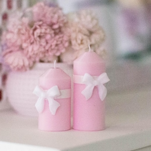 2 stuks roze miniatuurkaars met strik, 1/6, 1/4, poppenhuisrekwisiet, miniatuurkaars, poppenhuisdecoratie, poppendiorama