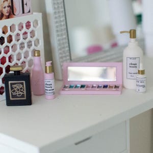 1/4 or 1/6 miniature make up set, dollhouse make up, doll make up, miniature make up,  dollhouse bathroom, doll accessories