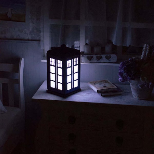 1:4 Dollhouse Lighting, Dr who, tardis, miniature lamp, BJD MSD Blythe LED lamp . Roombox, diorama accessorie, prop dollhouse lights