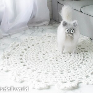 1/4 or 1:6  miniature crochet rug, miniature crochet rug, dollhouse rug,  diorama, roombox, dollhouse accessories