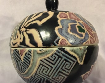 Round Lidded Jar Pink Orchids Geometric Toyo Cymbaline Lapis Terri Roese. NOTE: Please read entire description - there are no returns.