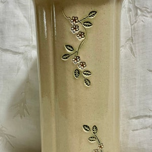 Mountaine Meadows Pottery Vase, Vermont, 1995.  NOTE:  Please be sure to read entire description.