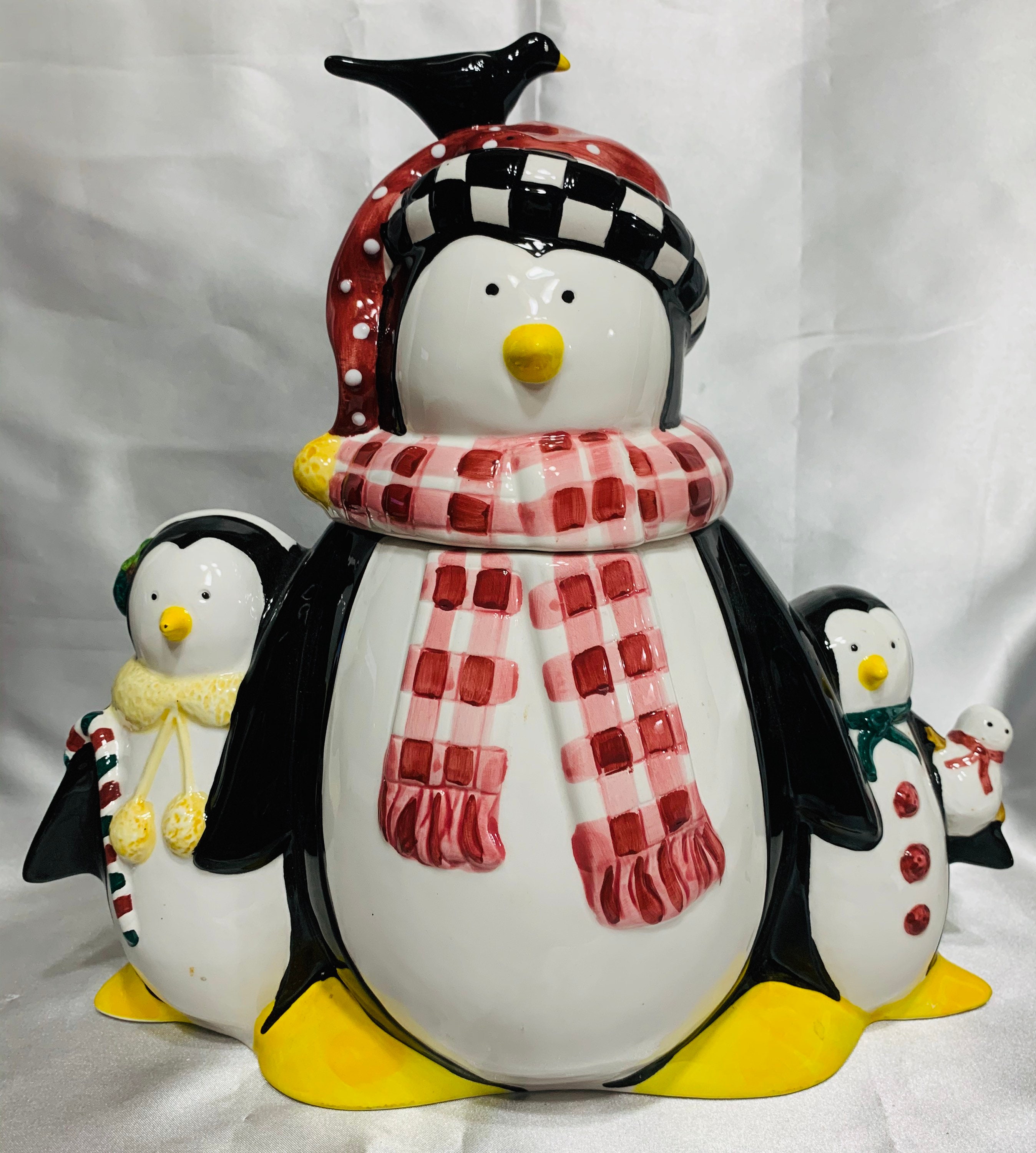 Sakura China Penguins Cookie Jar, Debbie Mumm. NOTE: Please Read