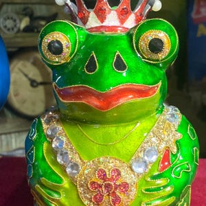 Frog With Lipstick - Etsy