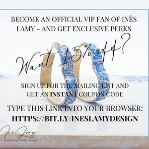 Peut inclure: Un graphique avec des boucles d'oreilles cr&eacute;oles &agrave; motifs bleus et blancs et des accents dor&eacute;s. Le texte dit "Devenez un fan VIP officiel d'In&ecirc;s Lamy - et obtenez des avantages exclusifs. Vous voulez 15% de r&eacute;duction ? Inscrivez-vous &agrave; la liste de diffusion et obtenez un code de r&eacute;duction instantan&eacute;. Tapez ce lien dans votre navigateur : https://bit.ly/ineslamydesign. In&ecirc;s Lamy Bijoux & Accessoires Boutique."