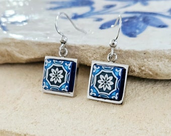 Portuguese Blue White Tile Earring Lisbon Small Tile Earring Azulejo Majolica Earring Gift Blue Retro Drop Earring Travel Fall Gift Tile