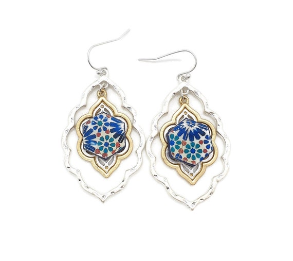 Arabesque earrings deals