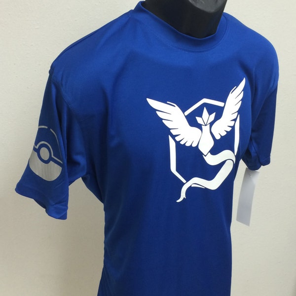 Pokemon Go - Camisa Dry Fit Team Mystic Valor Instinct con Pokeball reflectante en la manga - Team Valor - Team Instinct - Accesorios Pokemon Go