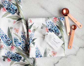Toalla de cocina con estampado de lupinos azules de Texas / Toalla de té con estampado floral en acuarela