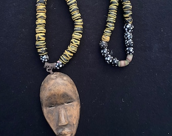 Rare Antique Vintage Assorted Yellow & Black Rattlesnake Skunk Venetian African Trade Bead Necklace