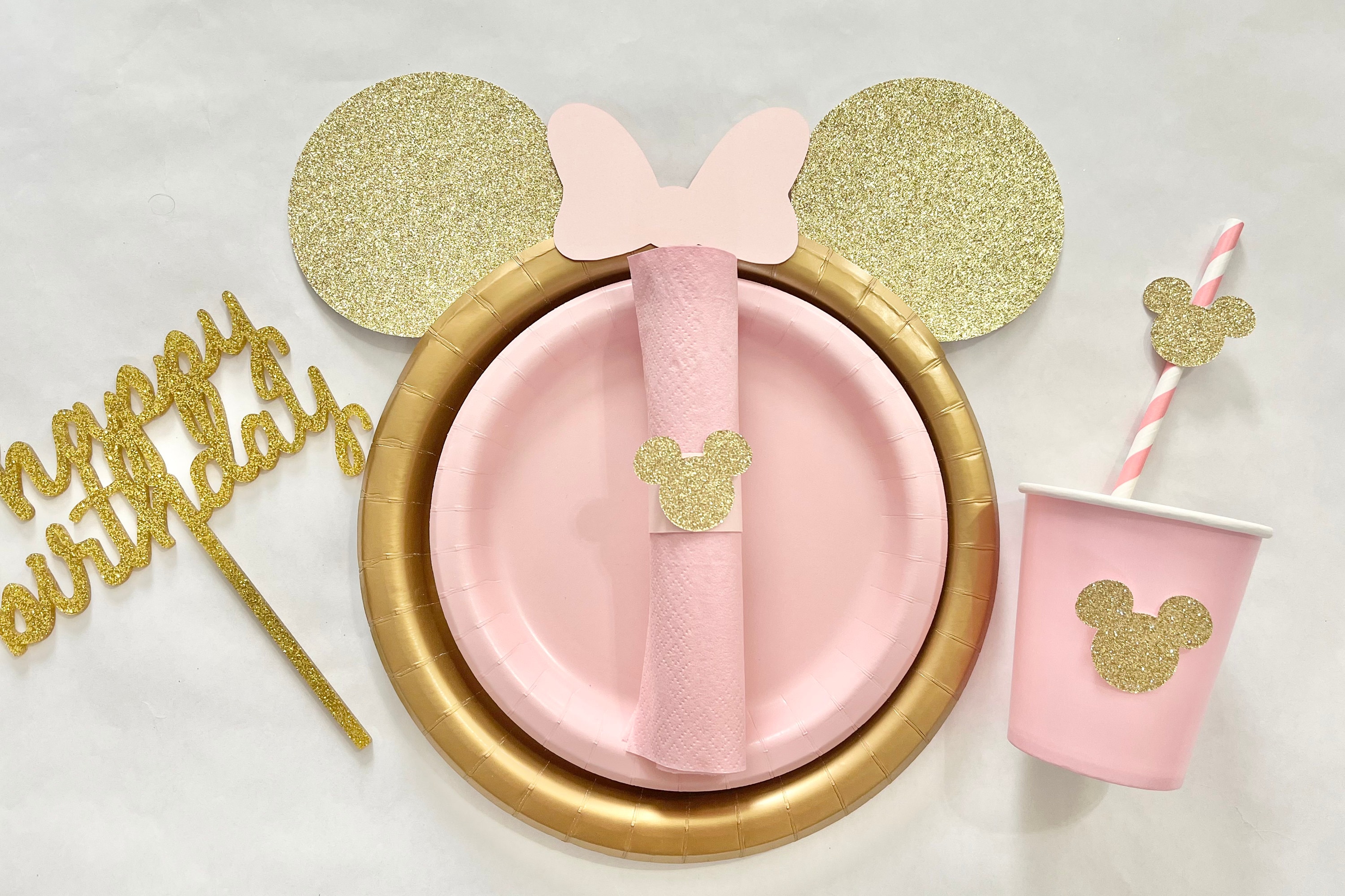 Minnie Mouse Plates, Minnie Mouse Cups, Minnie Mouse Straws, Minnie Mouse Napkins, Minnie Mouse Table Setting