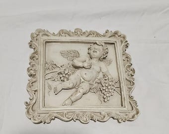 Plaque murale chérubin ornée