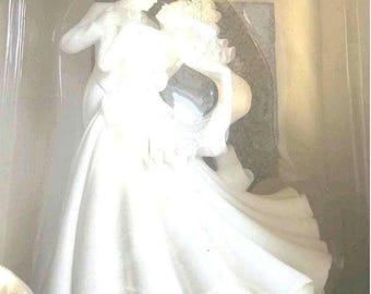 Figura de resina de 5" para decorar pasteles de boda de Wilton Bianca (nueva).