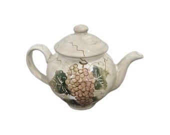 Tabletops Unlimited Cabernet-theepot (semi-coquille, gegolfd)