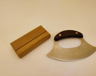 R Murphy USA Alaskan Ulu Mince Dice Commercieel Mes Gebogen 7-inch zwaar roestvrijstalen mes Centraal handvat aanrecht houten standaard
