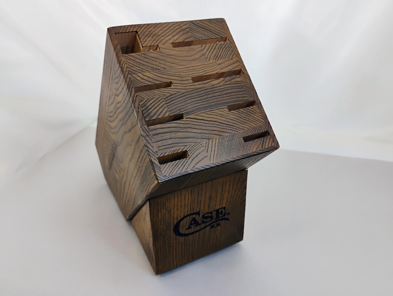 Bloque de cuchillos Case XX con acabado en roble macizo, 8 ranuras, 7 ranuras para cuchillos y 1 ranura para chaira - Sin cuchillos, madera dura estadounidense pesada, fabricado en EE. UU. imagen 1