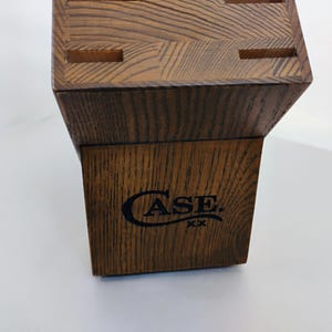 Bloque de cuchillos Case XX con acabado en roble macizo, 8 ranuras, 7 ranuras para cuchillos y 1 ranura para chaira - Sin cuchillos, madera dura estadounidense pesada, fabricado en EE. UU. imagen 2