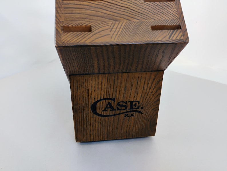 Bloque de cuchillos Case XX con acabado en roble macizo, 8 ranuras, 7 ranuras para cuchillos y 1 ranura para chaira - Sin cuchillos, madera dura estadounidense pesada, fabricado en EE. UU. imagen 2