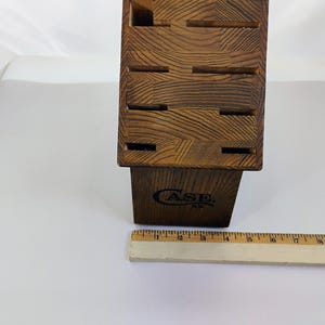 Bloque de cuchillos Case XX con acabado en roble macizo, 8 ranuras, 7 ranuras para cuchillos y 1 ranura para chaira - Sin cuchillos, madera dura estadounidense pesada, fabricado en EE. UU. imagen 9