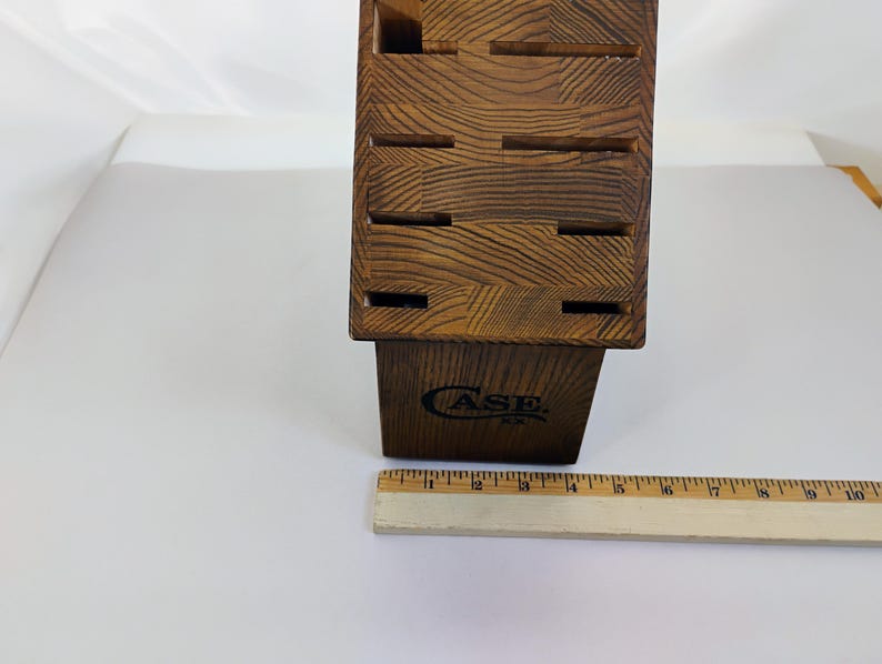 Bloque de cuchillos Case XX con acabado en roble macizo, 8 ranuras, 7 ranuras para cuchillos y 1 ranura para chaira - Sin cuchillos, madera dura estadounidense pesada, fabricado en EE. UU. imagen 9
