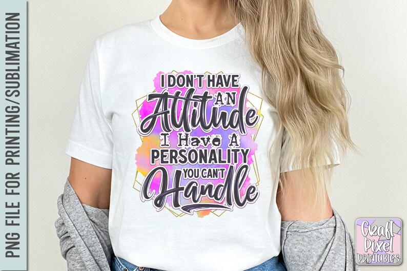 Puede incluir: Camiseta blanca con la frase "I don't have an attitude, I have a personality you can't handle". El texto es en negro con un dise&ntilde;o de acuarela. Archivo PNG para impresi&oacute;n y sublimaci&oacute;n.