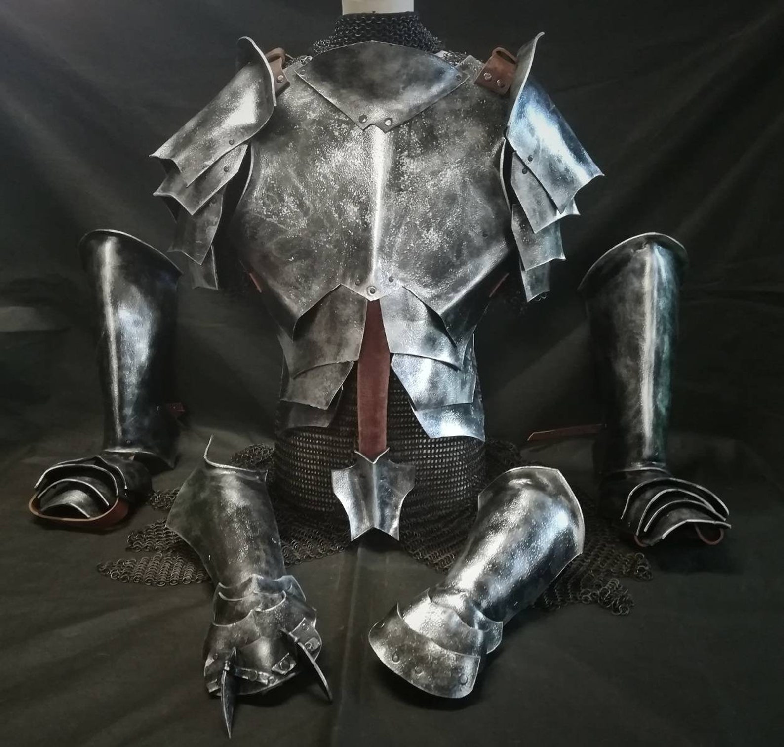 Uruk Hai Warrior Cosplay Armor image 0.