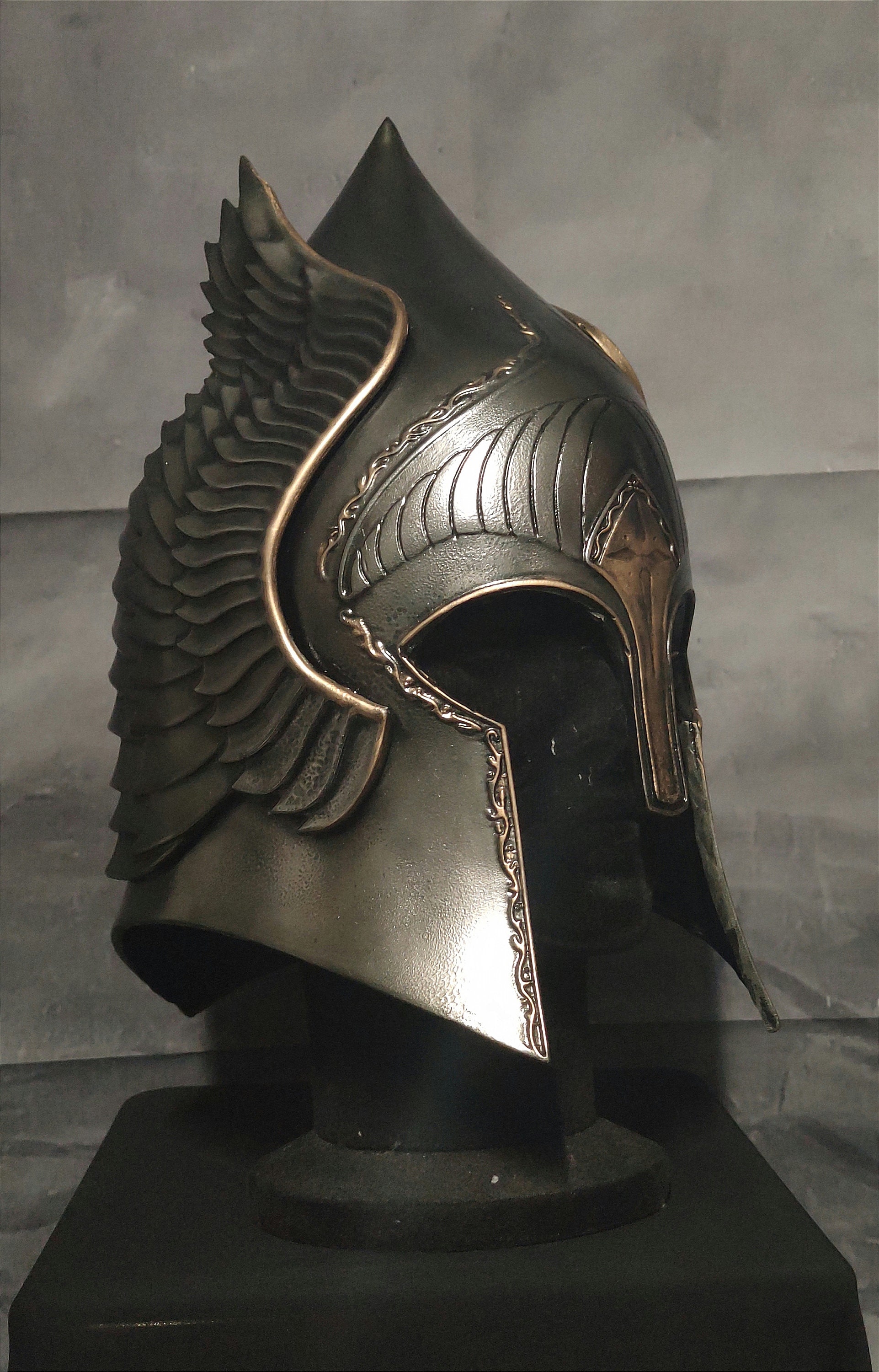 Lord of the Rings:Gondorian Infantry Helmet Includes Display Stand Halloween