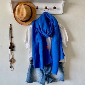 MUSLIN CLOTH BLUE, Unisex Daylily blue Scarf Wrap, large muslin scarf shawl, muslin scarf, cotton scarf, scarf blue, 100% cotton