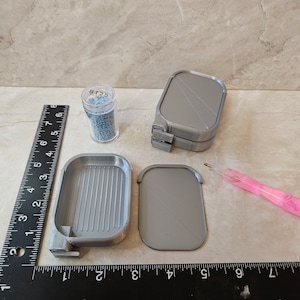 The SLIDER Mini Diamond painting tray with lid & stay put stopper, drill tray, diamond art painting 2 1/4 x 3 1/2" Silky Silver Grey (#103)