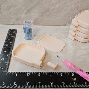 The SLIDER Mini Diamond painting tray with lid & stay put stopper, drill tray, diamond art painting 2 1/4 x 3 1/2" Pinkish Ivory (#30)